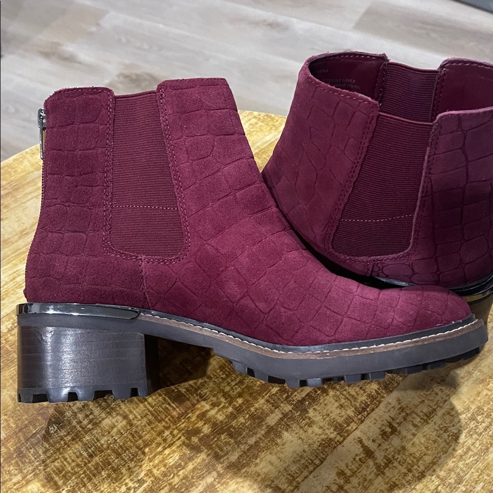 Vince Camuto  women’s Deep Red Ankle Booties size 7.5 - Picture 6 of 9